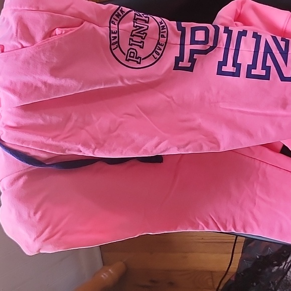 Pink vs pink sweatsuut - Picture 5 of 5